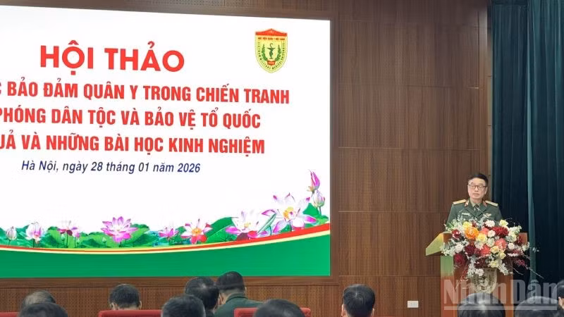 Thiếu tướng, Giáo sư, Tiến sĩ Nguyễn Trường Giang, Cục trưởng Cục Quân y phát biểu khai mạc. (Ảnh: HNV)