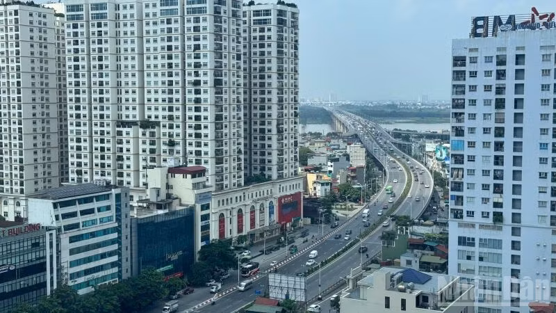 Tại Hà Nội, mặt bằng giá sơ cấp tăng mạnh kéo giá toàn thị trường lên cao. (Ảnh: HNV)