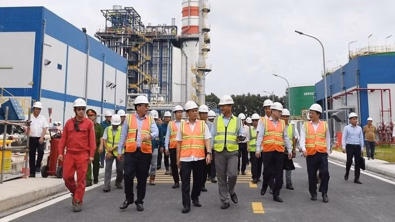 Phó Thủ tướng Bùi Thanh Sơn kiểm tra tiến độ xây dựng cụm dự án Nhà máy nhiệt điện Nhơn Trạch 3 và 4 tại tỉnh Đồng Nai. (Ảnh: VGP)