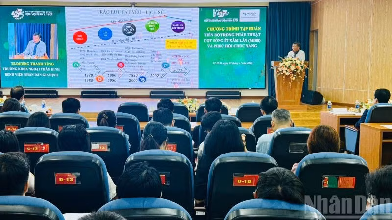 Các chuyên gia trong lĩnh vực chấn thương, chỉnh hình đã chia sẻ nhiều thông tin bổ ích cho học viên.