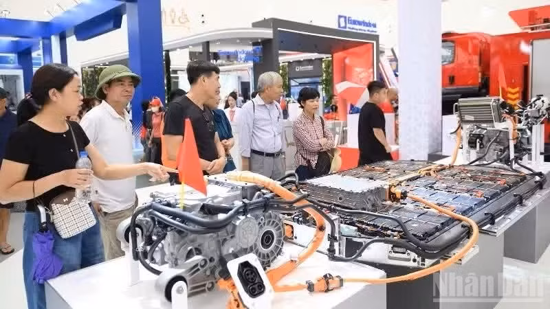 Các giải pháp công nghệ cho ô-tô điện được trưng bày tại Triển lãm Thành tựu đất nước "80 năm hành trình Độc lập-Tự do-Hạnh phúc". (Ảnh: THẾ ĐẠI)