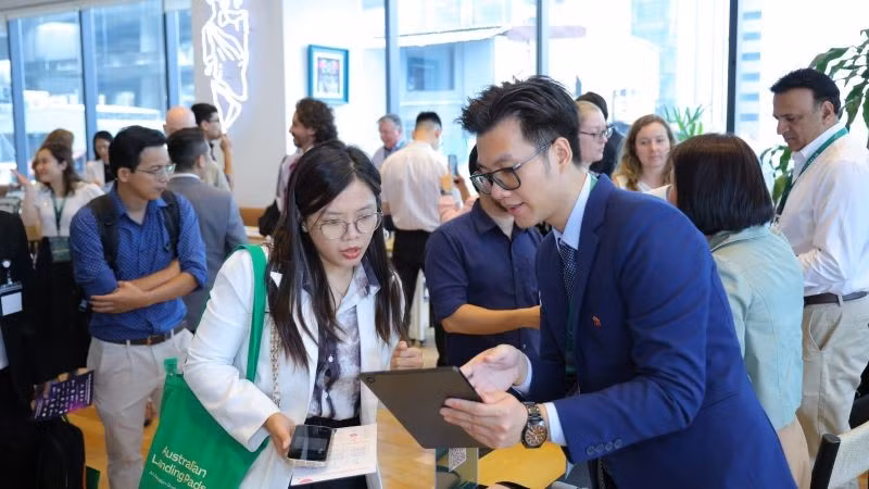 Các đại biểu trao đổi tại chương trình. (Ảnh: PV)