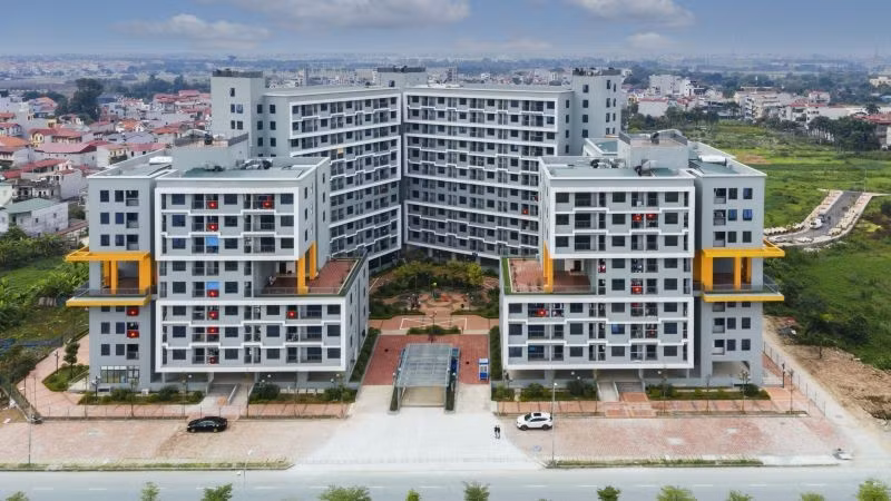 Các địa phương phải đôn đốc chủ đầu tư tập trung nguồn lực, thi công với tinh thần “vượt nắng, thắng mưa”, hoàn thành 26.000 căn nhà ở xã hội ngay trong năm 2025. (Ảnh: PV)