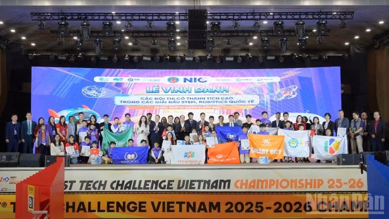 Ghi nhận, biểu dương những nỗ lực to lớn và thành tích đáng tự hào của các tập thể, cá nhân đạt thành tích cao trong các giải đấu quốc tế. (Ảnh: PV)