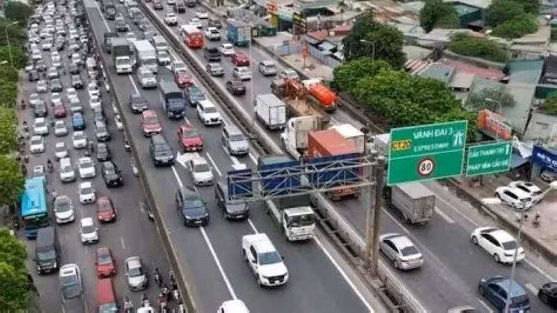 Hoạt động vận tải tháng 6 tiếp tục sôi động, đáp ứng nhu cầu đi lại của người dân và khách quốc tế, đồng thời phục vụ hiệu quả hoạt động sản xuất, kinh doanh và xuất nhập khẩu hàng hóa. (Ảnh: PV)