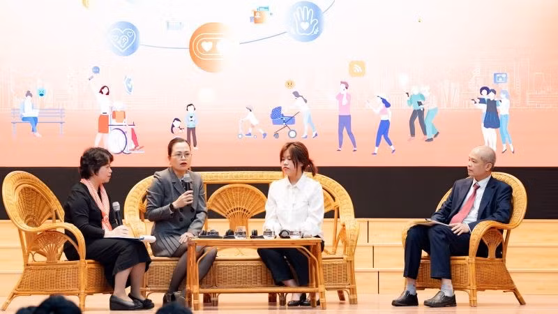 Các đại biểu chia sẻ tại phiên thảo luận. (Ảnh: UNFPA)