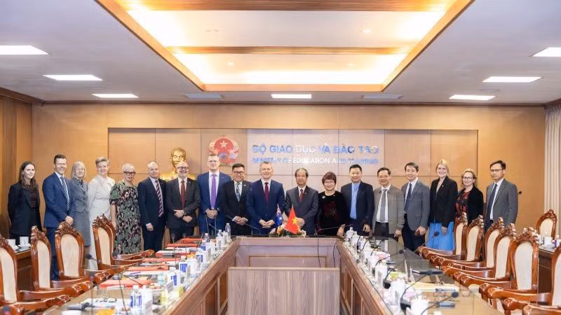 Ký kết giữa các trường đại học hàng đầu của Australia với Cục hợp tác quốc tế - Bộ Giáo dục và Đào tạo Việt Nam trong khuôn khổ Đề án 89 về nâng cao năng lực đội ngũ giảng viên và cán bộ quản lý các cơ sở giáo dục đại học. (Ảnh: Đại sứ quán Australia)