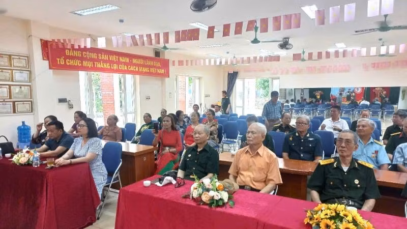 Quang cảnh 1 cuộc họp của tổ dân phố trên địa bàn phường Từ Liêm, Hà Nội. (Ảnh: PV)