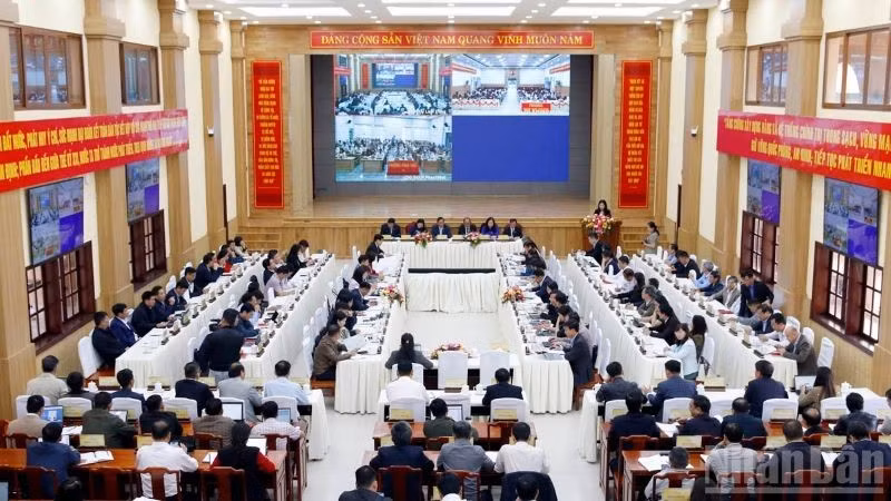 Quang cảnh phiên giải trình lần thứ nhất tại phiên họp thường trực Hội đồng nhân dân tỉnh năm 2025.