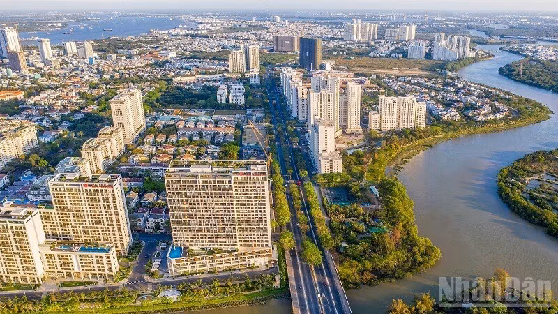 Bức tranh sáng màu thị trường bất động sản Thành phố Hồ Chí Minh nửa đầu 2026. (Ảnh: Báo Nhân Dân)