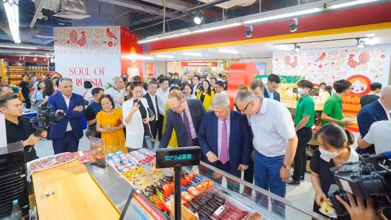 Tại Russia Corner, khách hàng không chỉ mua sắm mà còn được kết nối sâu sắc với các giá trị văn hóa quốc tế.