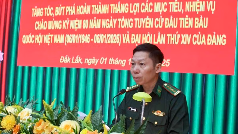 Đại tá Đỗ Quang Thấm, Phó Chính ủy Bộ Chỉ huy Quân sự tỉnh kiêm Chính ủy Ban Chỉ huy Bộ đội Biên phòng tỉnh Đắk Lắk phát động thi đua.