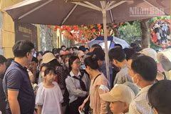 Nhà tù Hỏa Lò đông nghịt du khách trước ngày Quốc khánh 2/9