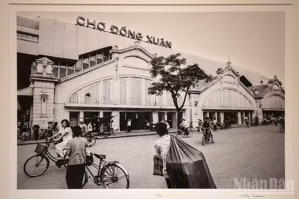 "Chợ Đồng Xuân" trong ký ức của Andy Soloman vẫn luôn nhộn nhịp và tấp nập. (Ảnh: CHIÊU ANH)