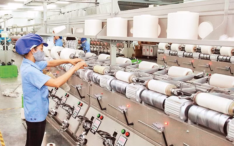 Sản xuất các sản phẩm dệt nhuộm tại Công ty TNHH Dệt nhuộm Jasan Việt Nam (vốn đầu tư Trung Quốc) tại Khu công nghiệp Phố Nối B, tỉnh Hưng Yên. (Ảnh ÐĂNG DUY)