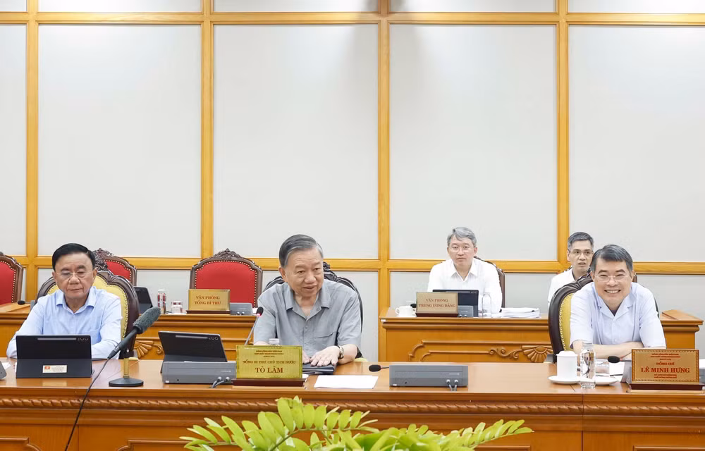 vna-potal-bo-chinh-tri-danh-gia-3-nam-thuc-hien-nghi-quyet-so-31-nqtw-ve-phat-trien-thanh-pho-ho-chi-minh-8762808.jpg