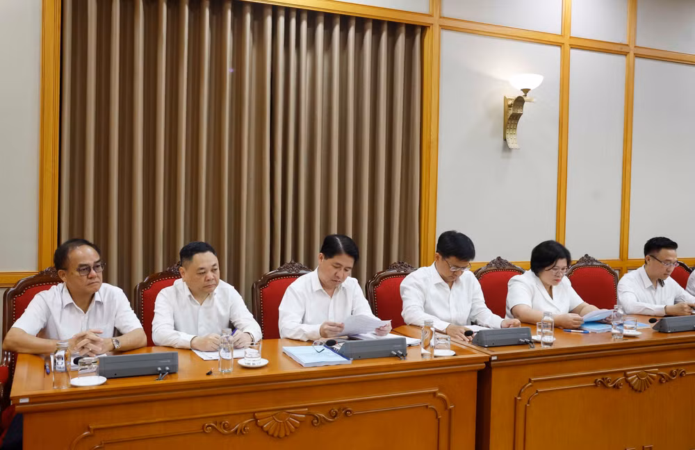 vna-potal-bo-chinh-tri-danh-gia-3-nam-thuc-hien-nghi-quyet-so-31-nqtw-ve-phat-trien-thanh-pho-ho-chi-minh-8762814.jpg