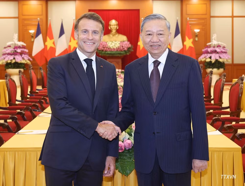 vna-potal-tong-bi-thu-to-lam-tiep-tong-thong-phap-emmanuel-macron-8054885-1920x1456.jpg