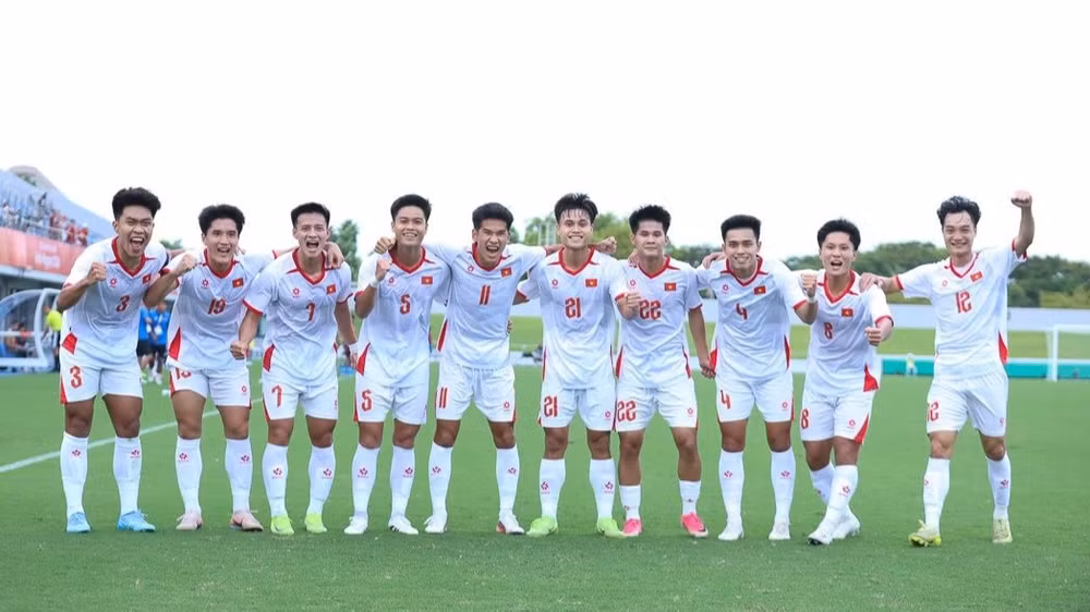 Niềm vui của U23 Việt Nam sau trận thắng U23 Philippines 2-0. (Ảnh: HOÀNG HỒ)