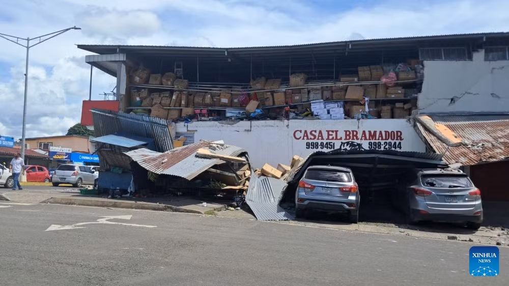 Hình ảnh một tòa nhà bị hư hại sau trận động đất tại Sona, tỉnh Veraguas, Panama, ngày 9/10/2026. (Ảnh: Tân Hoa Xã)