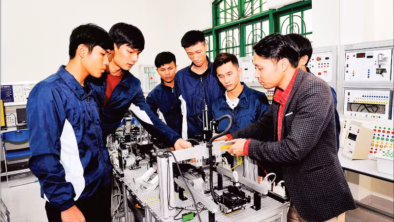Giờ thực hành của học viên Trường cao đẳng Đà Lạt, tỉnh Lâm Đồng. (Ảnh: TUỆ NGHI)