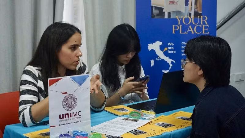 Ngày hội thông tin du học “Study in Italia” 2025 đã thu hút sự tham gia đông đảo của phụ huynh, học sinh và sinh viên.