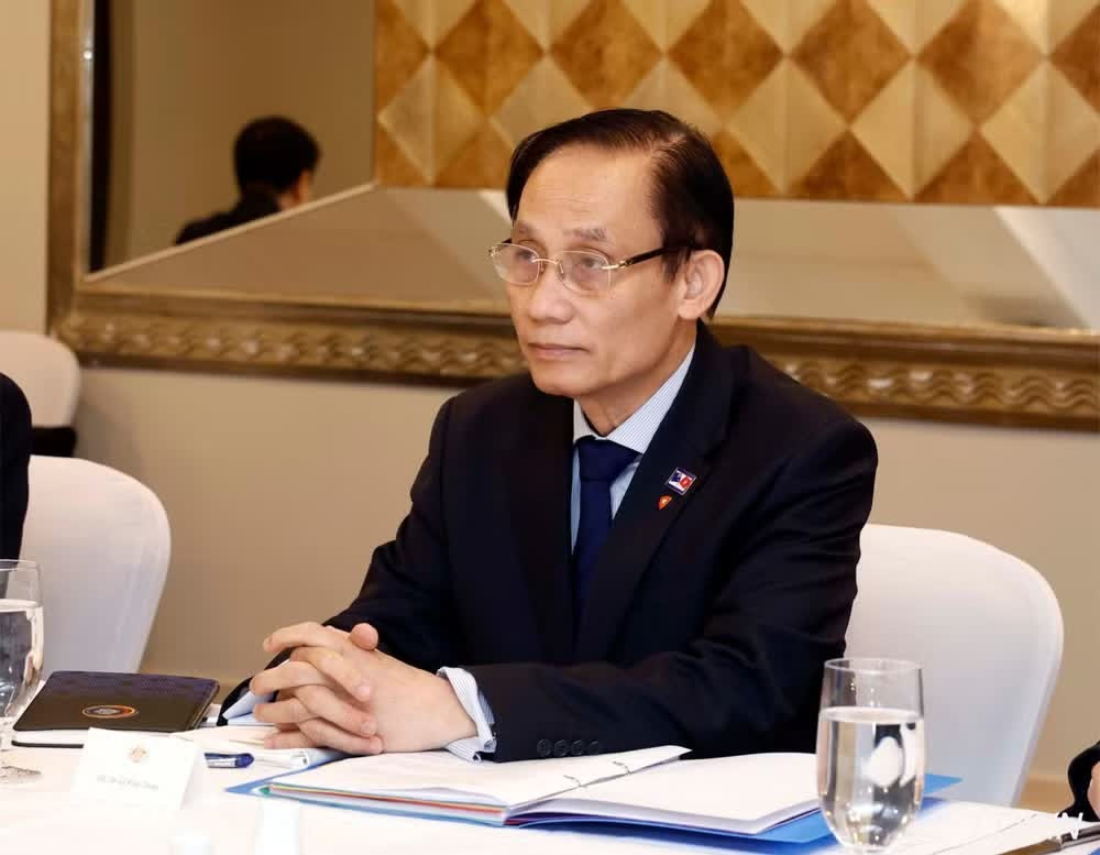 Ủy vi&ecirc;n Bộ Ch&iacute;nh trị, Bộ trưởng Ngoại giao L&ecirc; Ho&agrave;i Trung. (Ảnh: TTXVN)