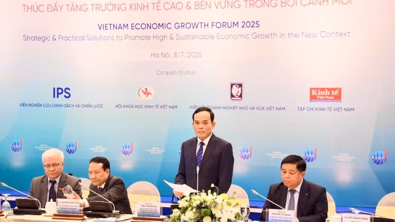 Đồng chí Trần Lưu Quang phát biểu tại diễn đàn.