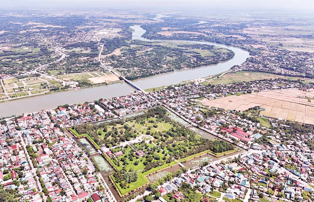 Di tích quốc gia đặc biệt Thành cổ Quảng Trị và các điểm lưu niệm được quy hoạch khoảng 454ha, trải rộng khu vực lân cận.
