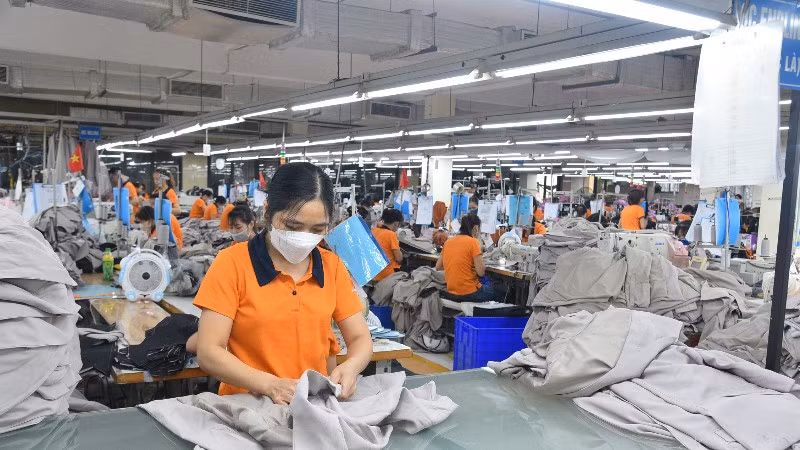 Hoạt động sản xuất tại công ty cổ phần may Hưng Yên, tỉnh Hưng Yên.