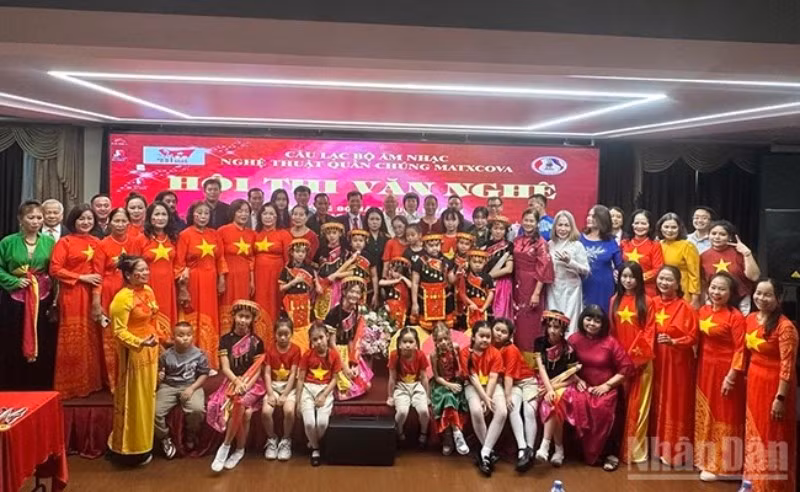 Các thí sinh tham dự Hội thi văn nghệ quần chúng Moskva.