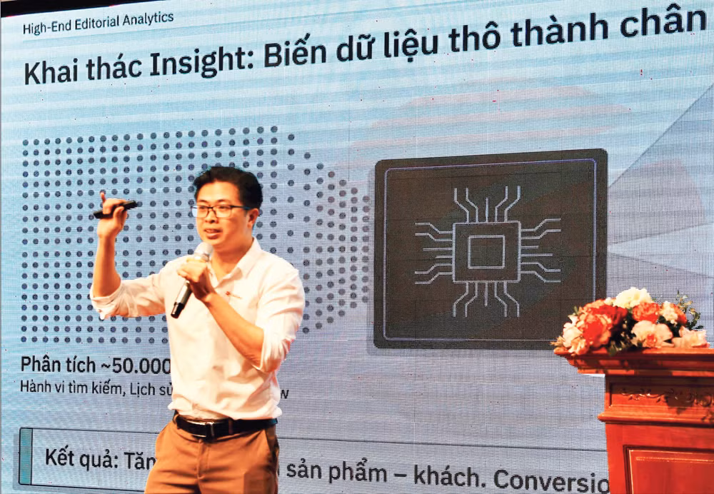 Đại diện doanh nghiệp chia sẻ về việc ứng dụng AI để phát triển du lịch tại một tọa đàm trong khuôn khổ Hội chợ Du lịch Quốc tế Việt Nam-VITM 2026. (Ảnh: KHÁNH LINH)