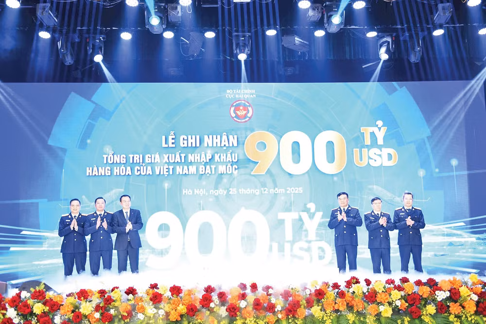 Lễ ghi nhận tổng trị giá xuất nhập khẩu hàng hóa của Việt Nam đạt mốc 900 tỷ USD, tổ chức tại Hà Nội ngày 25/12/2025.