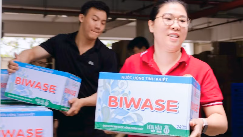Đây là đợt hàng thứ 4 được Thành phố Hồ Chí Minh chuyển ra để hỗ trợ bà con khu vực chịu thiệt hại bởi bão, lũ từ khi thành phố phát động đợt tiếp nhận và ủng hộ.