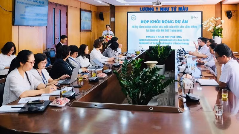 Buổi họp triển khai Dự án “Hỗ trợ tăng cường chăm sóc mắt toàn diện cho cộng đồng tại Bệnh viện Nội tiết Trung ương”.