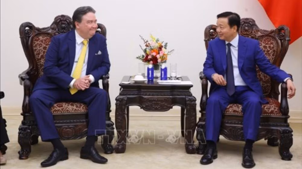 Phó Thủ tướng Trần Hồng Hà tiếp Đại sứ Hoa Kỳ tại Việt Nam Marc Knapper. (Ảnh: Văn Điệp/TTXVN)