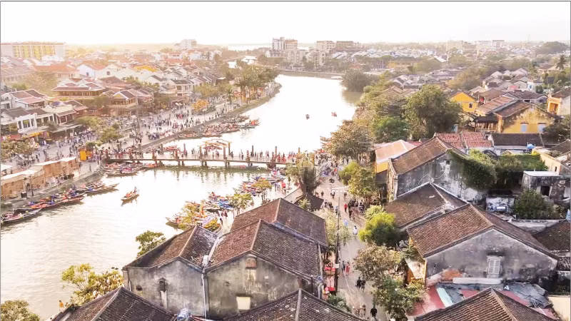 Một góc phố cổ Hội An nhìn từ trên cao.