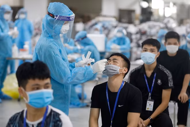 Từ ngày 29-4 đến nay, số xét nghiệm đã thực hiện là gần 1,9 triệu mẫu cho hơn bốn triệu lượt người. (Ảnh: Duy Linh)