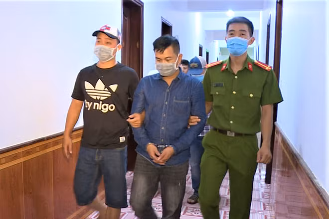 Các đối tượng bắt giữ người trái pháp luật bị lực lượng Công an thành phố Buôn Ma Thuột bắt giữ.