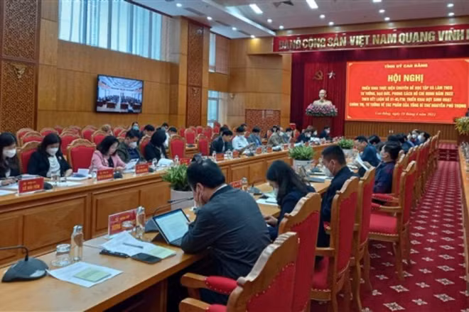 Các đại biểu dự Hội nghị trực tuyến.
