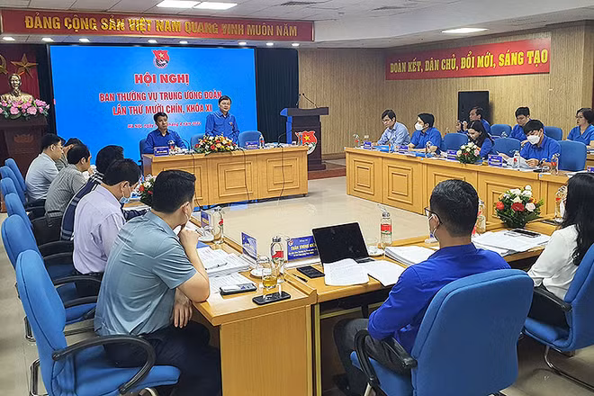 Đồng chí Nguyễn Anh Tuấn phát biểu ý kiến tại hội nghị.