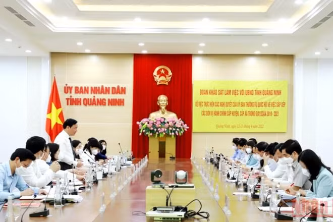 Quang cảnh buổi làm việc của Đoàn giám sát của Quốc hội với tỉnh Quảng Ninh về việc sắp xếp, sáp nhập các đơn vị hành chính cấp huyện, cấp xã.