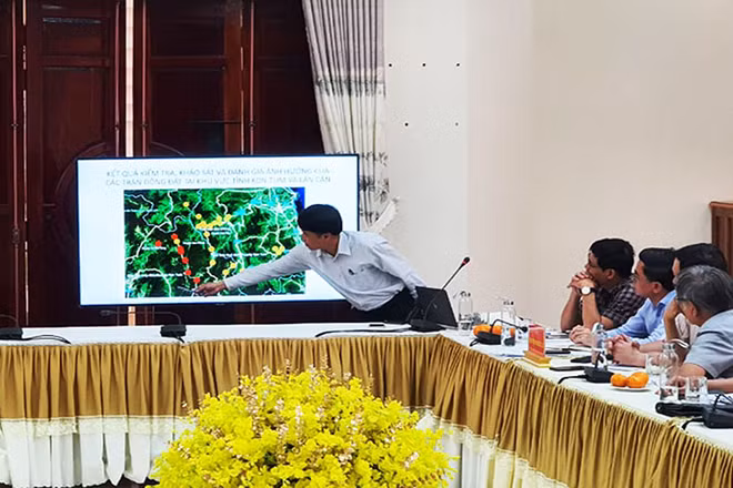 Đại diện Viện Vật lý địa cầu thuyết trình về kết quả đo đạc động đất thời gian qua.