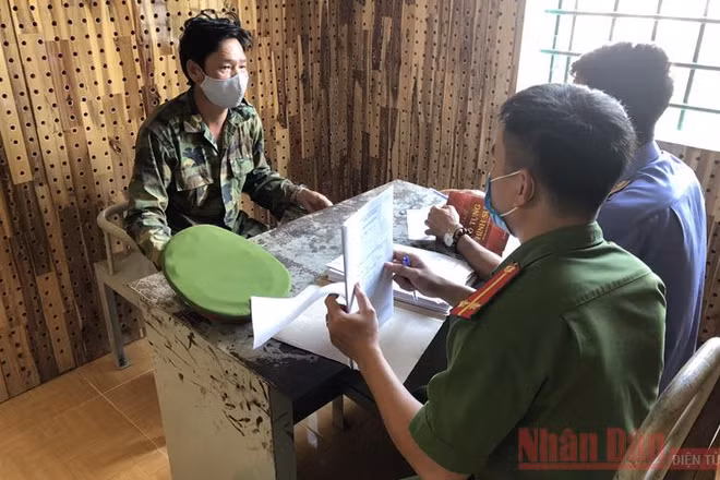 Đối tượng Vi Đức Sao tại cơ quan Công an thành phố Gia Nghĩa.