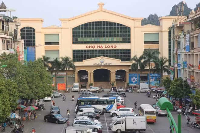 Khu vực chợ Hạ Long 1 , nơi bắt quả tang đối tượng đang có hành vi chiếm đoạt tiền của doanh nghiệp.