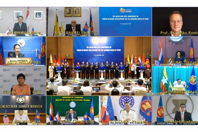 Hội nghị cấp Bộ trưởng Lao động và Giáo dục ASEAN về Phát triển nguồn nhân lực cho thế giới công việc đang đổi thay tổ chức trực tuyến kết hợp trực tiếp (Ảnh: Molisa). 