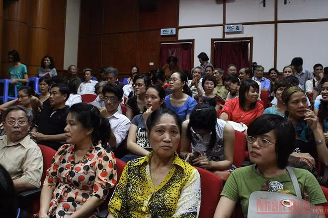 Các đợt chiếu phim tài liệu quốc tế luôn thu hút đông đảo khán giả.