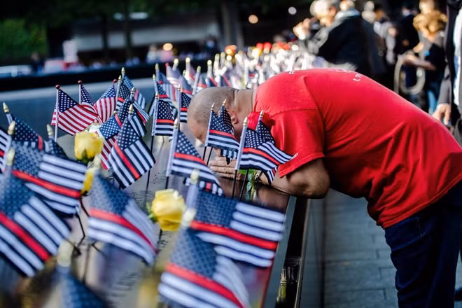 Lễ tưởng niệm 11-9-2020 diễn ra vào thời điểm nước Mỹ và New York đối mặt với cuộc khủng hoảng kinh tế và y tế cộng đồng lớn nhất trong nhiều thập kỷ qua. (Ảnh: New York Times)