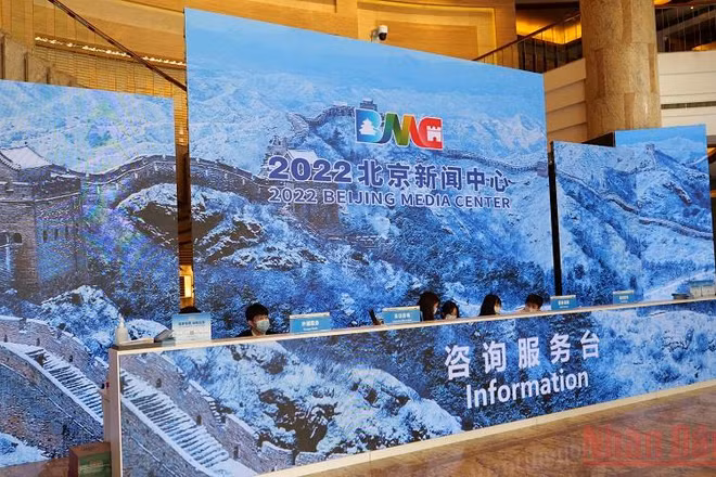 Trung tâm báo chí Olympic mùa đông Bắc Kinh 2022 với trang trí Vạn lý trường thành trong băng tuyết rất đẹp mắt.