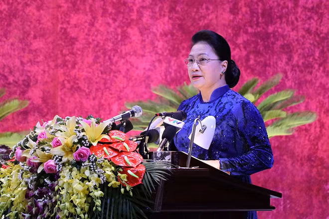 Chủ tịch Quốc Hội Nguyễn Thị Kim Ngân phát biểu chỉ đạo Đại hội đại biểu Đảng bộ tỉnh Hòa Bình lần thứ 17, nhiệm kỳ 2020 - 2025.